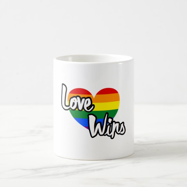 Liebe gewinnt - LGBTQ+-Preis Kaffeetasse (Mittel)