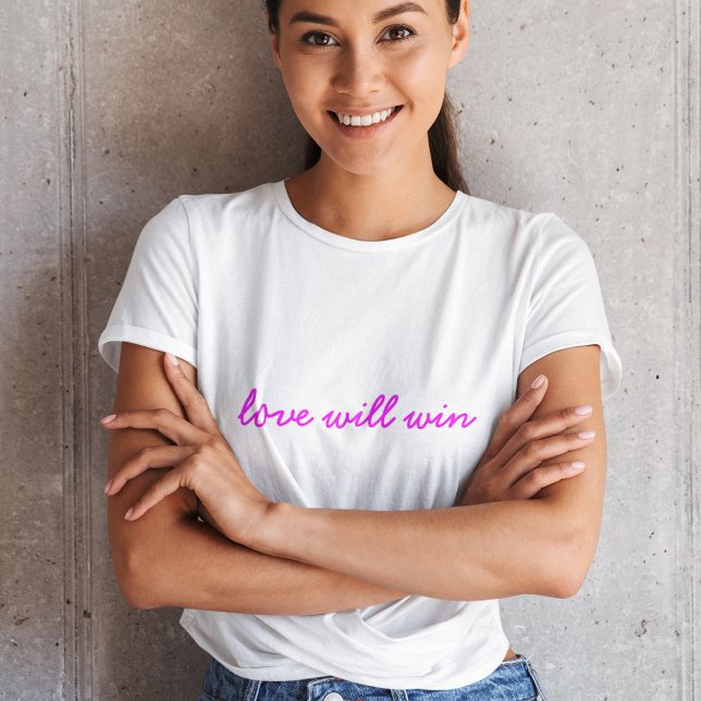 Liebe gewinnt | Neon Pink Modernes Minimalistische T-Shirt (Von Creator hochgeladen)