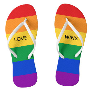 Liebe gewinnt Rainbow LGBTQ Flag Colors Custom Tex Flip Flops