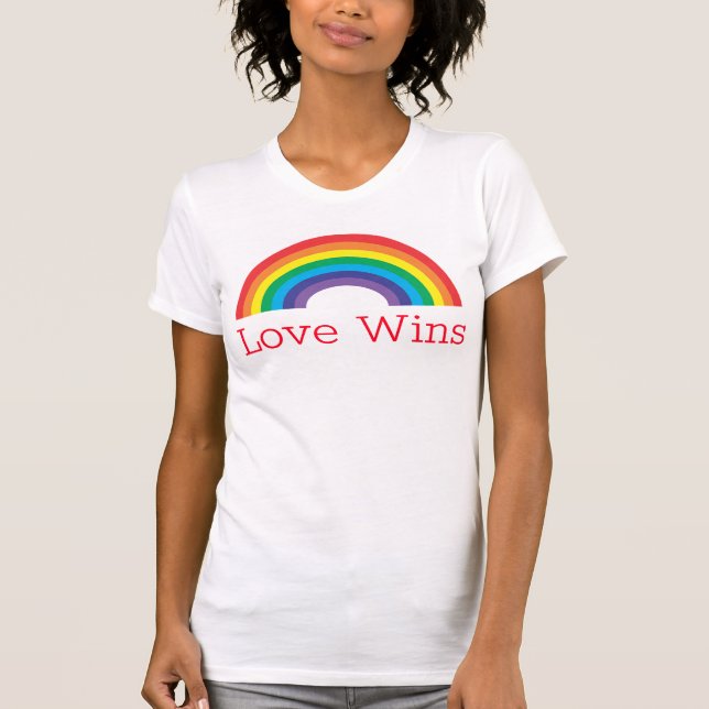 Liebe gewinnt Regenbogen T-Shirt (Vorderseite)