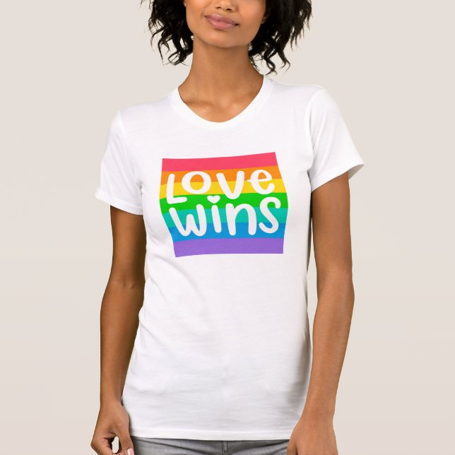 Liebe gewinnt T-Shirt (Vorderseite)