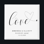 Liebe Herz Schwarz-weiße Niedliche Gastgeschenk Ho Magnet<br><div class="desc">Niedlicher Gastgeschenk Hochzeit-Magnet mit dem Wort "Liebe" in schwarzer Kalligrafie mit einem Herzschlag am Ende, über einem weißen Hintergrund. Die schlichte und minimalistische Anordnung und die viel offene Fläche verleihen diesem Design ein modernes Ambiente und die kalligraphische Schrift und das Herz geben ihm eine romantische Drehung. Diese eleganten Magnete machen...</div>