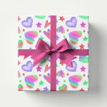 Liebe Herzlich romantisches Girly-Muster Moderne Geschenkpapier<br><div class="desc">Farbenfrohe Liebe Herz Romantisches Girly Pattern Modernes Wrapping Paper mit einem farbenfrohen,  modernen Liebe Herz und Sternmuster auf weißem Hintergrund. Entworfen von ©Evco Studio www.zazzle.com/store/evcostudio</div>