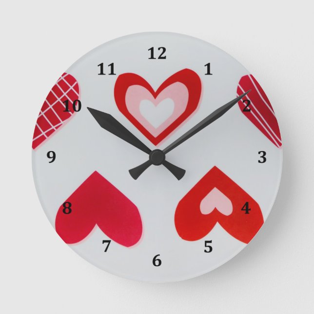 Liebe hört glückliches Valentinstag-Muster Runde Wanduhr (Vorderseite)