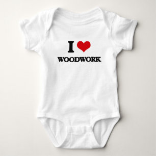 Liebe I Holzarbeit Baby Strampler