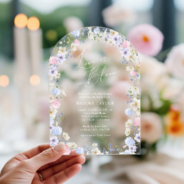 Liebe im blutblütenrosa Lila Brautparty Acryleinladungen