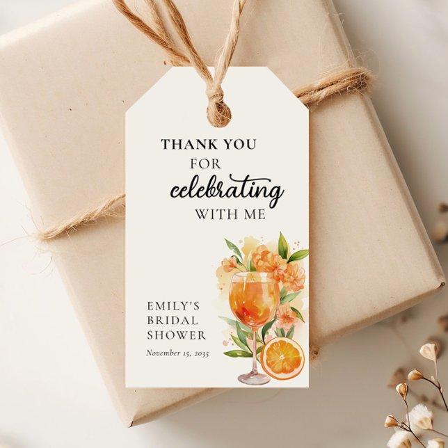 Liebe im ersten Spritz-Brautparty Geschenkanhänger (Von Creator hochgeladen)