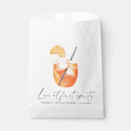 Liebe im ersten Spritz-Brautparty Geschenktütchen