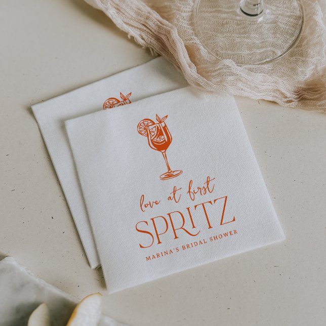 Liebe im ersten Spritz-Brautparty Serviette (Von Creator hochgeladen)