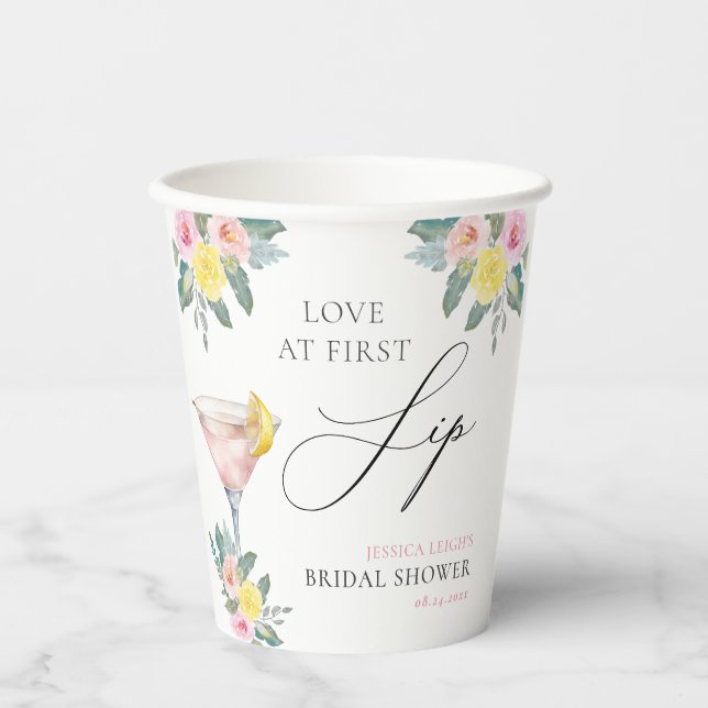 Liebe im First Sip Bright Cocktail Brautparty Pappbecher (Vorderseite)