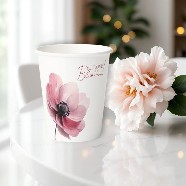 Liebe in blühendem minimalem Brautparty Pappbecher (love is in bloom minimal floral bridal shower party  paper cups )