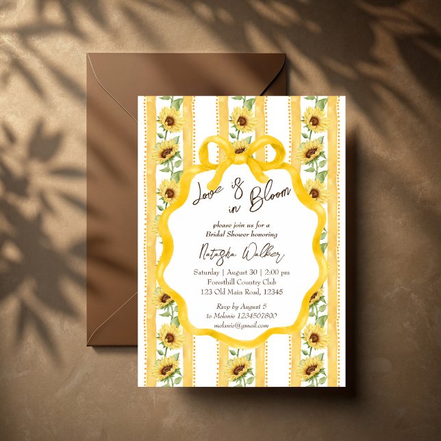 Liebe in blühenden Sonnenblumen entwischt Brautpar Einladung (Love in bloom sunflowers grandmillenial retro wavy border yellow stripes bridal shower invitation)