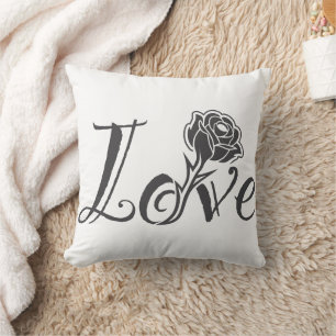 Liebe in Blüte: Elegante Typografie mit einer Rose Kissen
