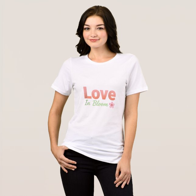 Liebe in Blüte Tri-Blend Shirt (Vorderseite voll)