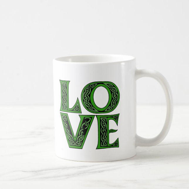 Liebe in einem irischen keltischen Schriftart Kaffeetasse (Rechts)