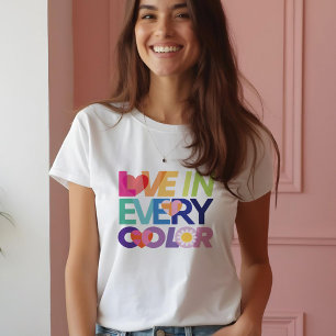 Liebe in jedem Farbspass LGBTQ Rainbow Colors Herz Tri-Blend Shirt