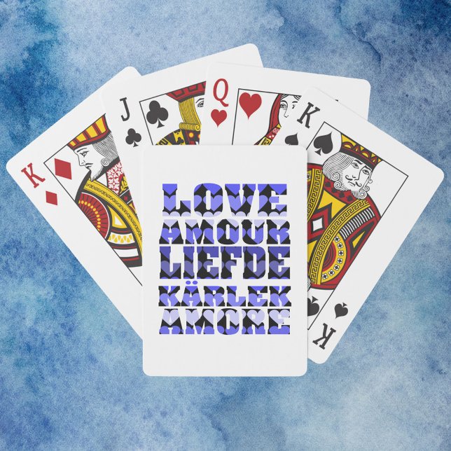 Liebe in verschiedenen Sprachen Herz Blau Spielkarten (A deck of playing cards that says love in a pattern of blue hearts.)