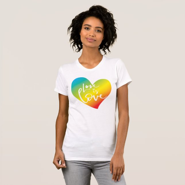 LIEBE IS LIEBE LBGT Weißschrift im Regenbogen T-Shirt (Vorne ganz)