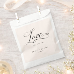 Liebe ist alles, was du brauchst! Weiße-Beige-Hoch Geschenktütchen