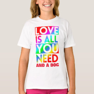 LIEBE IST ALLES, WAS SIE BRAUCHEN UND EIN HUND T-Shirt