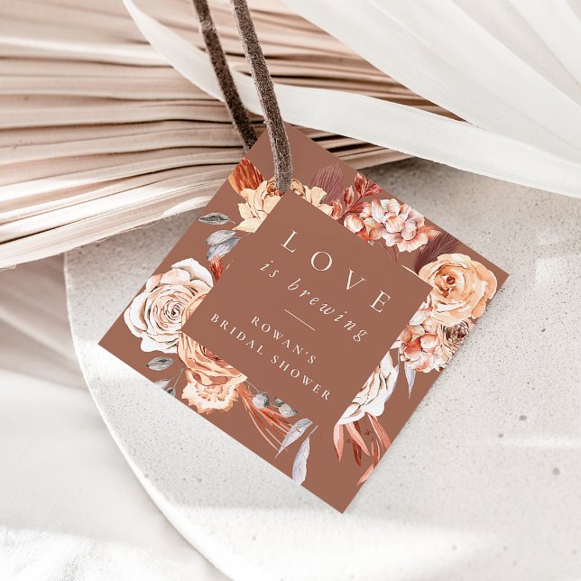 Liebe ist das Brechen von Boho Floral Coffee Braut Geschenkanhänger (Von Creator hochgeladen)