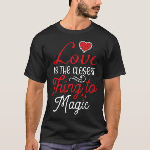 Liebe ist das, was Magie am nächsten kommt T-Shirt