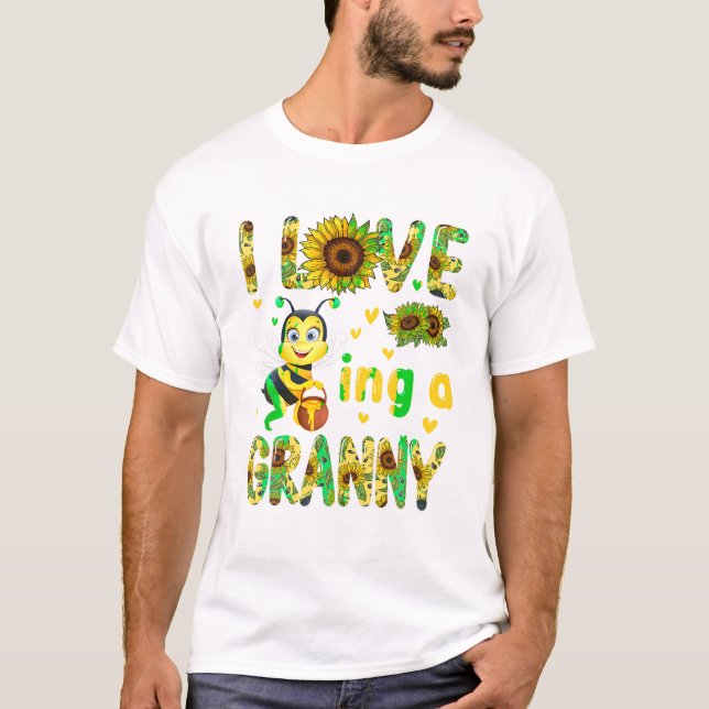 Liebe ist ein Granny Niedlich T-Shirt (Vorderseite)