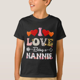Liebe ist ein Nannie Leopard und Amp; Buffalo Fun T-Shirt