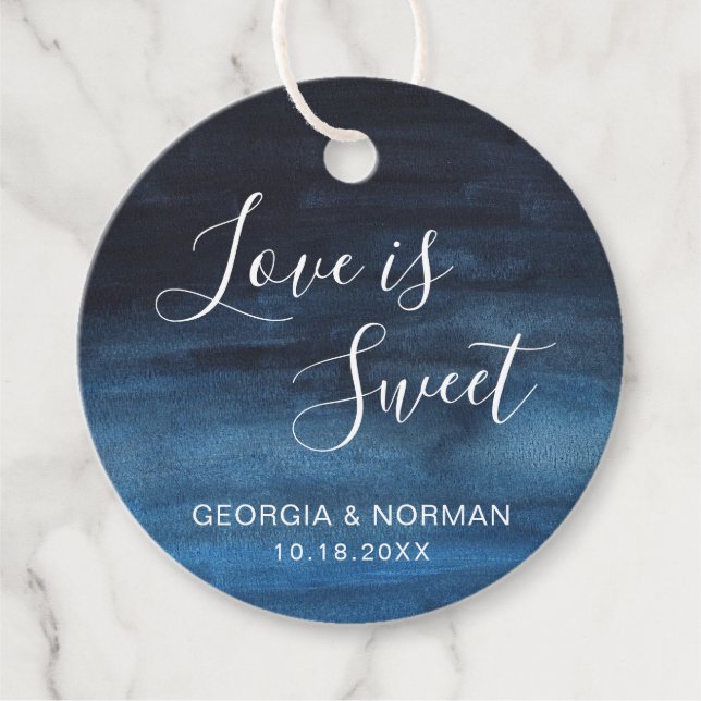 Liebe ist eine süße Hochzeit mit blauem Wasser Geschenkanhänger (Vorderseite)