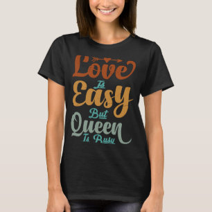 Liebe ist einfach, aber Königin ist beschäftigt sa T-Shirt