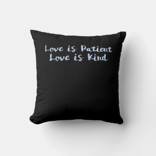 Liebe ist geduldig Liebe ist gütig Blaue Minimal-Ä Kissen