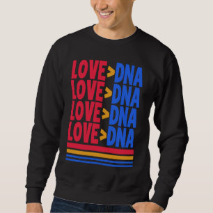 Liebe ist größer als DNA Adoption Pflegeeltern Mo Sweatshirt