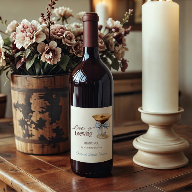 Liebe ist im Anflug Blue Bow Kaffee-Brautjungferna Weinetikett (Von Creator hochgeladen)