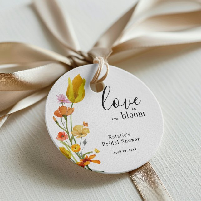 Liebe ist im Brautparty der Bloom Spring Wildblume Geschenkanhänger (Von Creator hochgeladen)