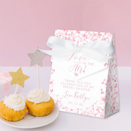 Liebe ist im Brautparty des Valentinstag Geschenkschachtel