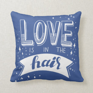 Liebe ist im Haar Kissen