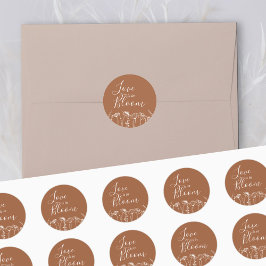 Liebe ist in Bloom Burnt Orange Wildblume Sketch Runder Aufkleber