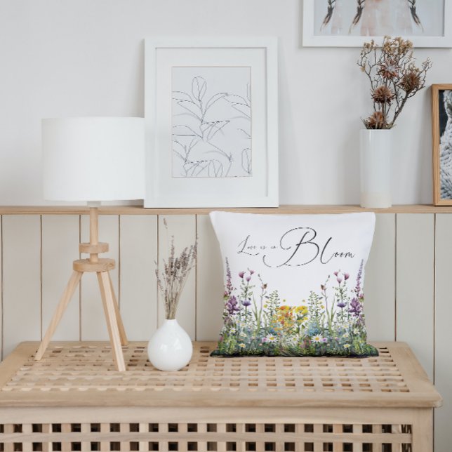 Liebe ist in Bloom Wildblume Blumenkohl Brautparty Kissen (Von Creator hochgeladen)