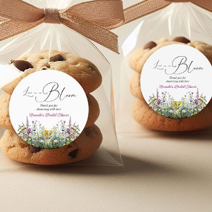 Liebe ist in Bloom Wildblume Blumenkohl Brautparty Runder Aufkleber