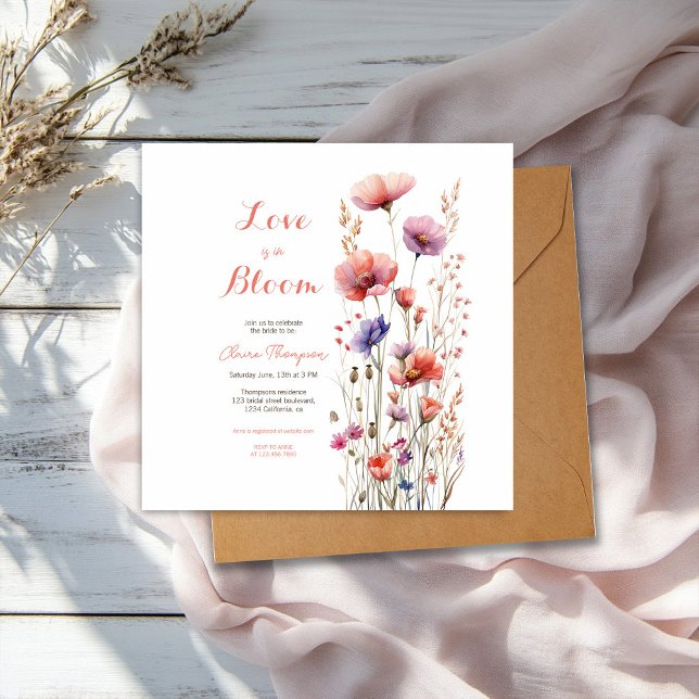 Liebe ist in blühenden Wildblumen blumengeschmückt (Von Creator hochgeladen)