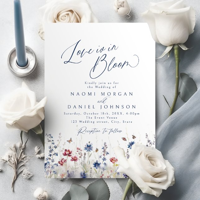 Liebe ist in Blüte Navy Wildblumen Rustikale Hochz Einladung (Love is in Bloom Navy Wildflower Rustic Wedding Invitation)