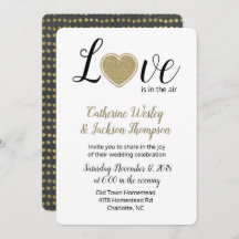 Liebe ist in der Einladung zur Hochzeit der Luft