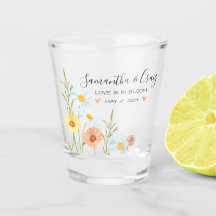 Liebe ist in der Wildblume Bloom Daisy Shotglas