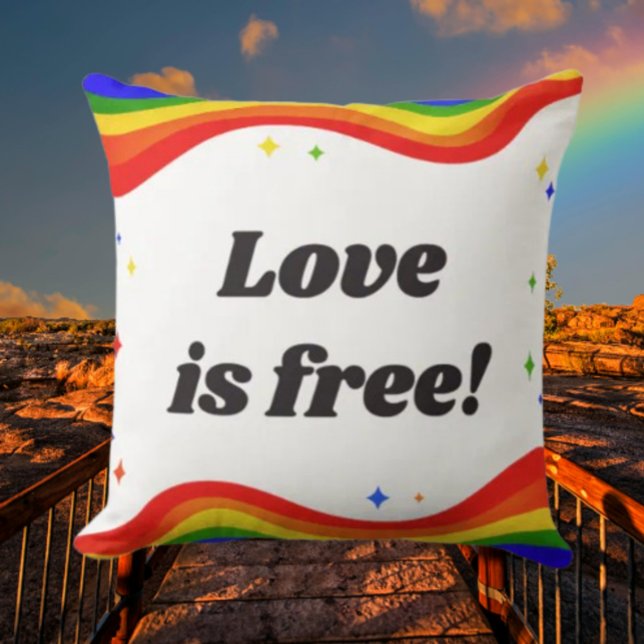 Liebe ist kostenlos: Rainbow Pride Throw Kissen (Von Creator hochgeladen)