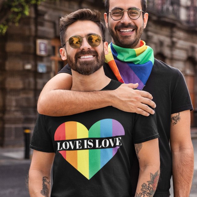 Liebe ist Liebe Regenbogenherz LGBTQ Stolz T-Shirt (Von Creator hochgeladen)