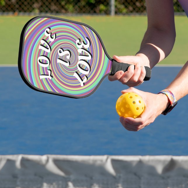Liebe ist Liebe-Stolz Pickleball Schläger (InSitu)