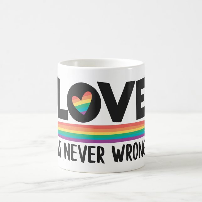 Liebe ist nie falsch LGBTQ Stolz Monat Kaffeetasse (Mittel)