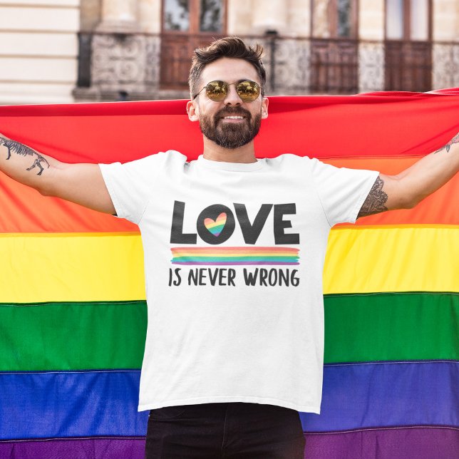 Liebe ist nie falsch LGBTQ Stolz Monat T-Shirt (Von Creator hochgeladen)