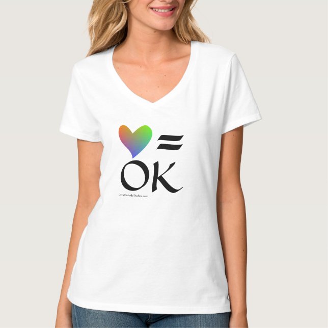 Liebe ist OKAY (Regenbogenherz) T-Shirt (Vorderseite)