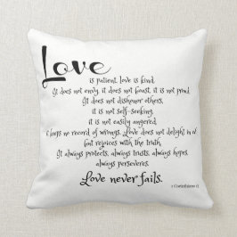 Liebe ist Patient (Scripturevers) B&W w Pinstripes Kissen